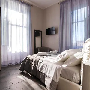 Julia Luxury Rom